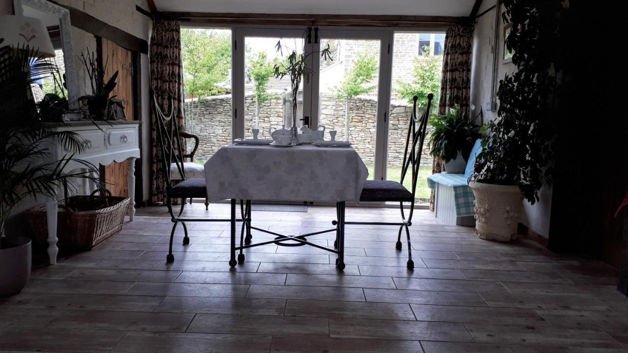 The Byre North End Farm Bed & Breakfast Ashton Keynes Exterior photo