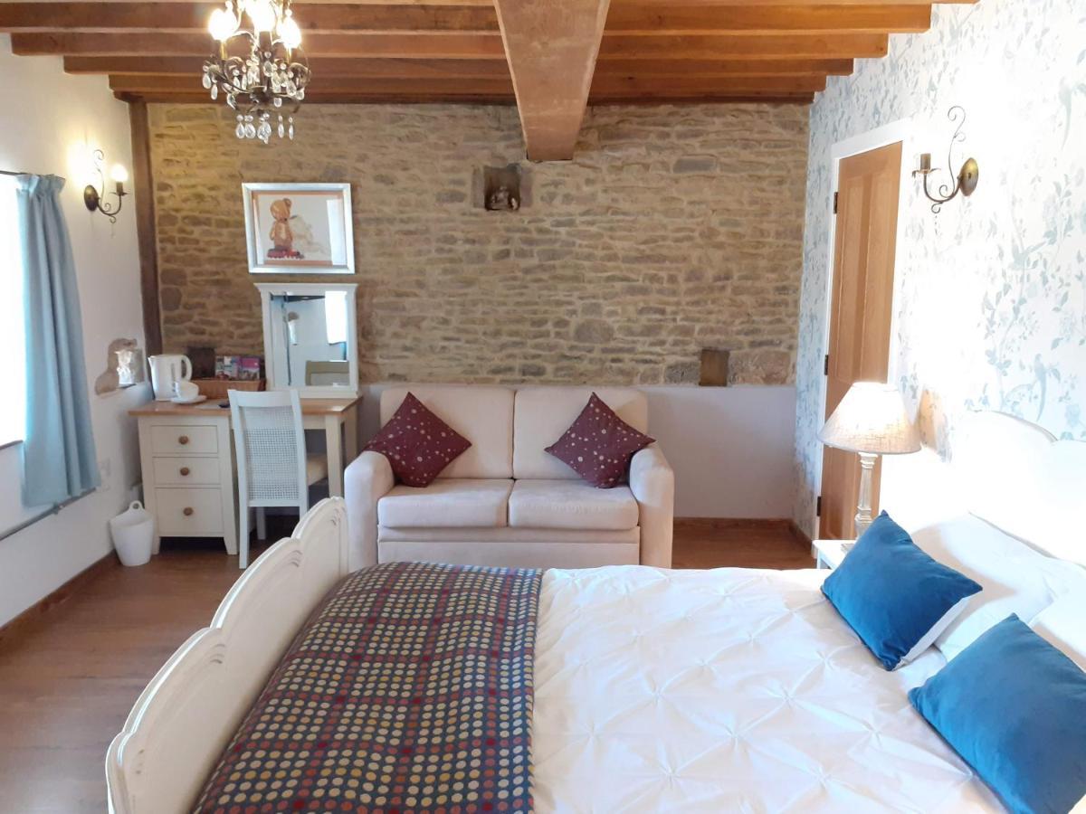 The Byre North End Farm Bed & Breakfast Ashton Keynes Exterior photo